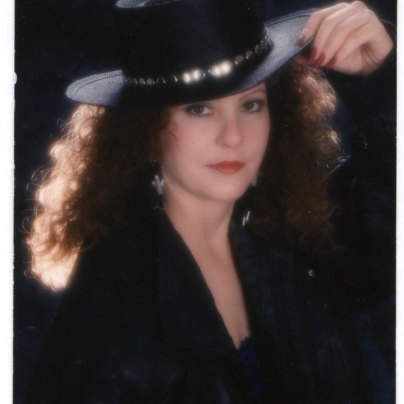 Meet your Posher, Alisia - Picture 3 of 6